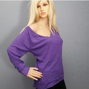 Victoria's Secret Long Sleeve t-shirt
Puple